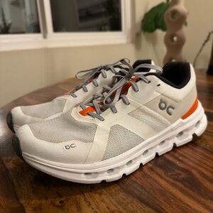 Men’s Cloudrunner size 9
